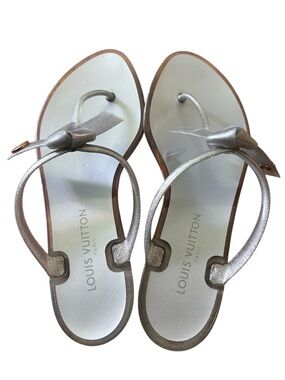 Louis Vuitton Silver Jelly Bow Flip Flop Sandals Authentic size 39 or 8.5